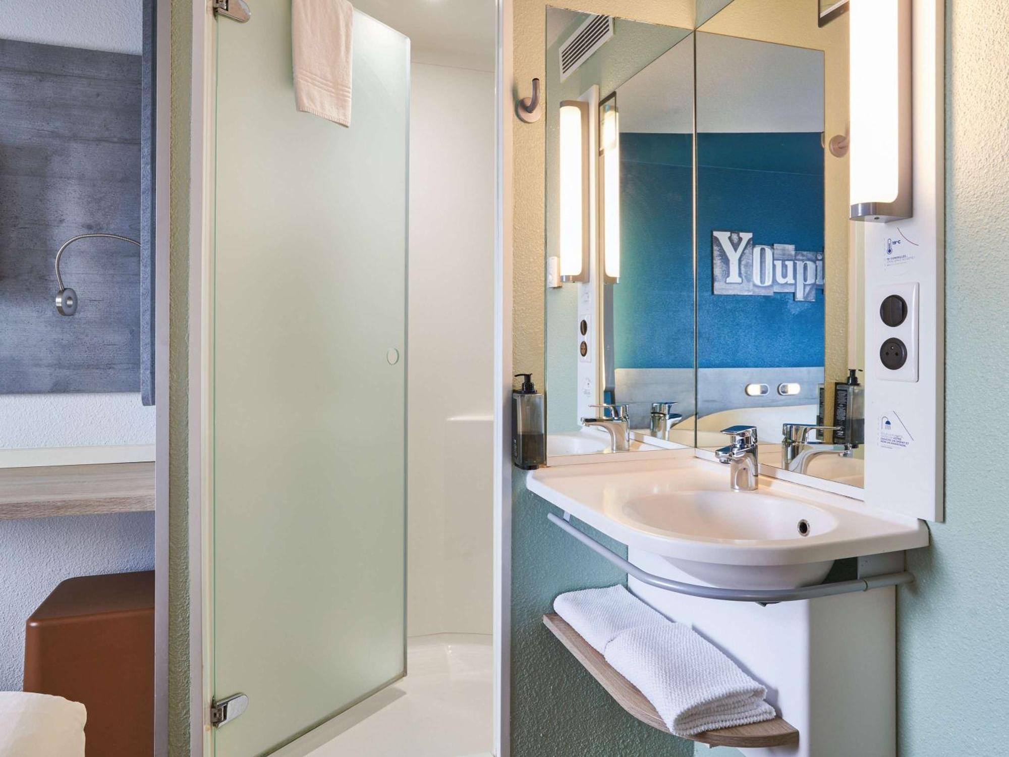 Ibis Budget Bordeaux Centre - Gare Saint Jean Екстер'єр фото
