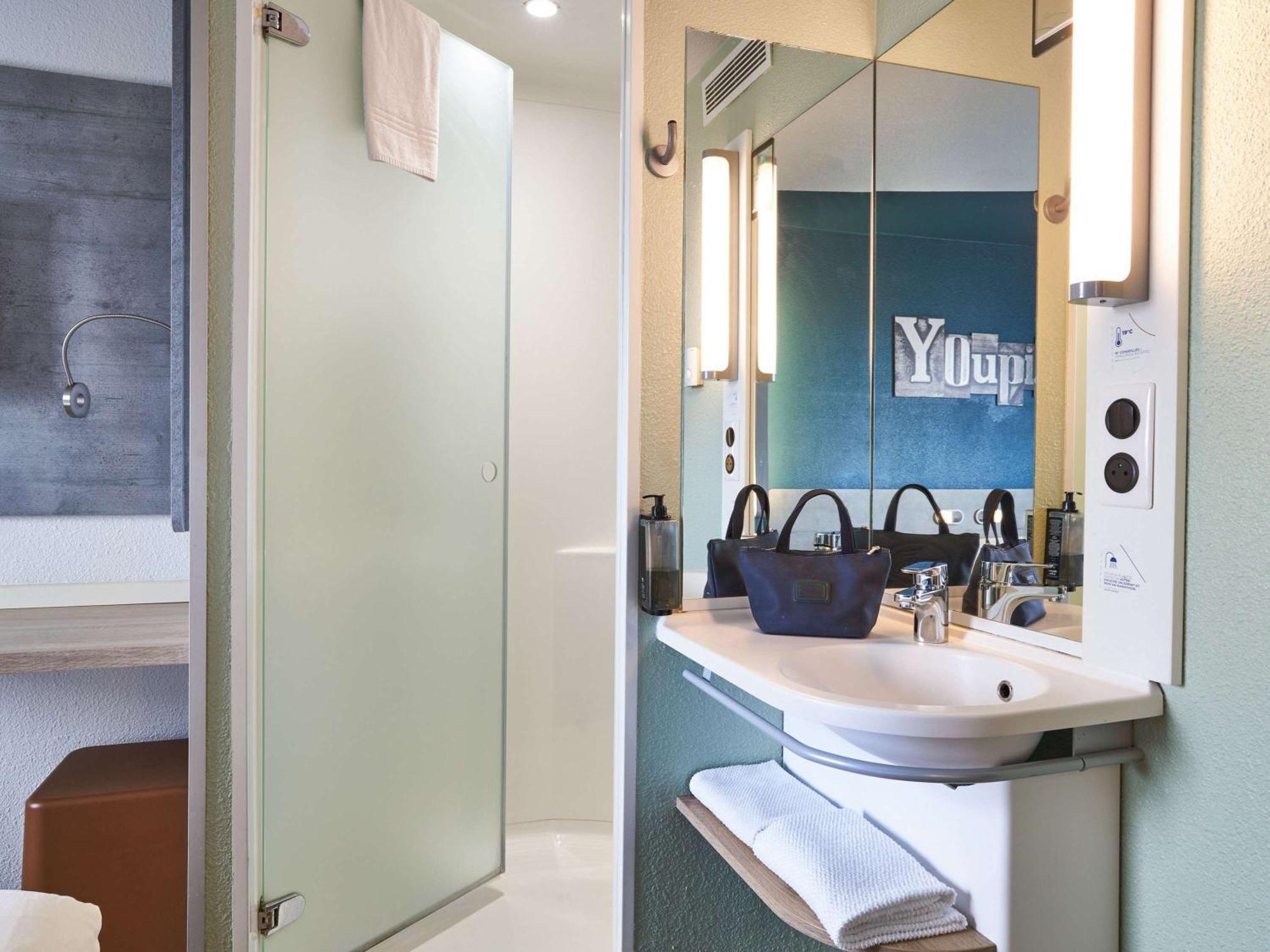 Ibis Budget Bordeaux Centre - Gare Saint Jean Екстер'єр фото